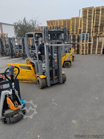 Elektromos – 4 kerék Jungheinrich EFG320 no battery  paket  2 stuck !!!!)