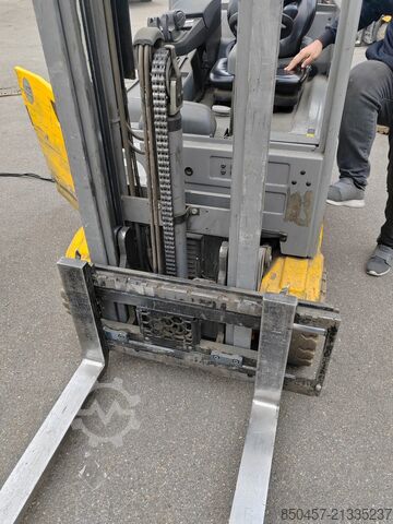 Elektromos – 4 kerék Jungheinrich EFG320 no battery  paket  2 stuck !!!!)