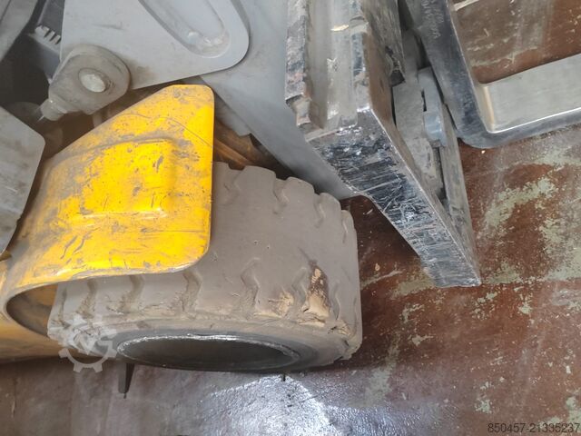 Elektromos – 4 kerék Jungheinrich EFG320 no battery  paket  2 stuck !!!!)