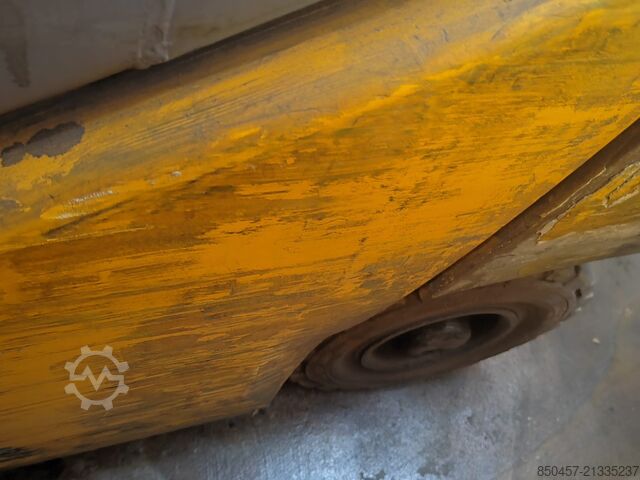 Elektromos – 4 kerék Jungheinrich EFG320 no battery  paket  2 stuck !!!!)