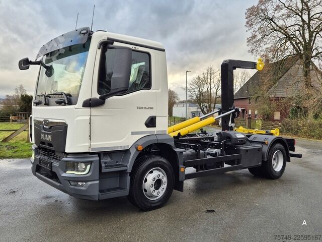Roll-off tipper truck man TGM 15.290 BL Abrollkipper Multihook City+1570mm