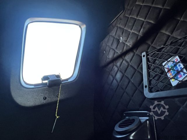 Ponyvával szerelt furgon RENAULT Master 170PS 9EP-Plane LBW TopSleeper