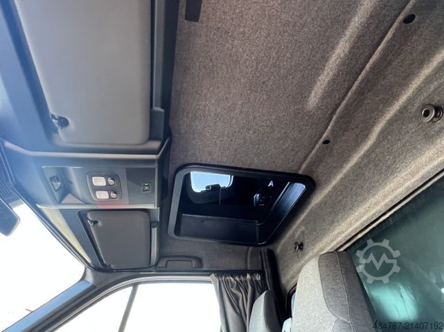 Ponyvával szerelt furgon RENAULT Master 170PS 9EP-Plane LBW TopSleeper