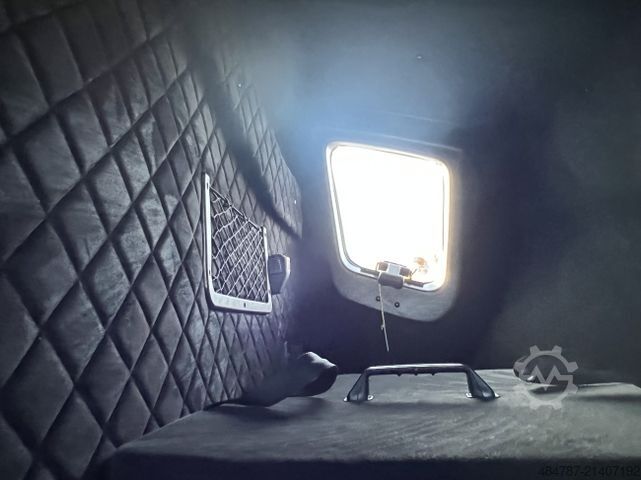 Ponyvával szerelt furgon RENAULT Master 170PS 9EP-Plane LBW TopSleeper