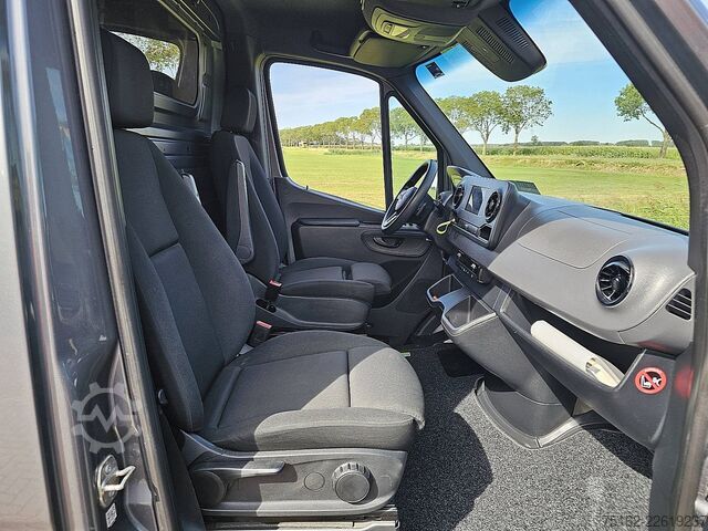 Carrinha de tejadilho alto MERCEDES-BENZ SPRINTER 317 L2H2 LED Navi Autom.