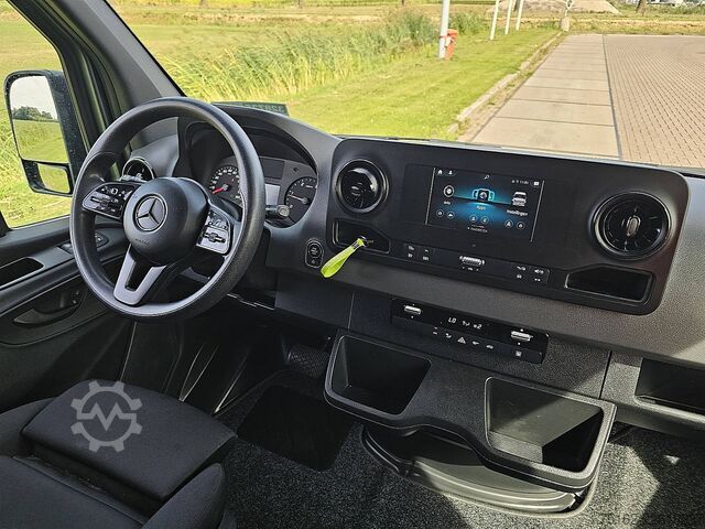 Carrinha de tejadilho alto MERCEDES-BENZ SPRINTER 317 L2H2 LED Navi Autom.