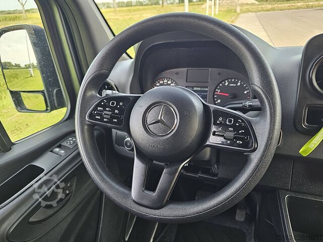 Carrinha de tejadilho alto MERCEDES-BENZ SPRINTER 317 L2H2 LED Navi Autom.