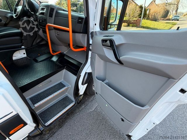 Minibuss MERCEDES-BENZ Sprinter 314 BlueTEC 9Sitze Motor baut Druck auf