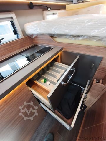 Halvintegrerad husbil WEINSBERG X-Cursion CUV 500 MQ mit slideBett,4 personen