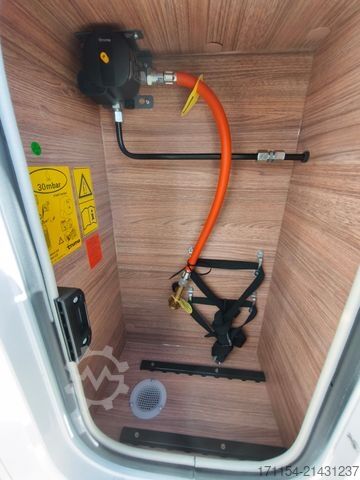 Halvintegrerad husbil WEINSBERG X-Cursion CUV 500 MQ mit slideBett,4 personen