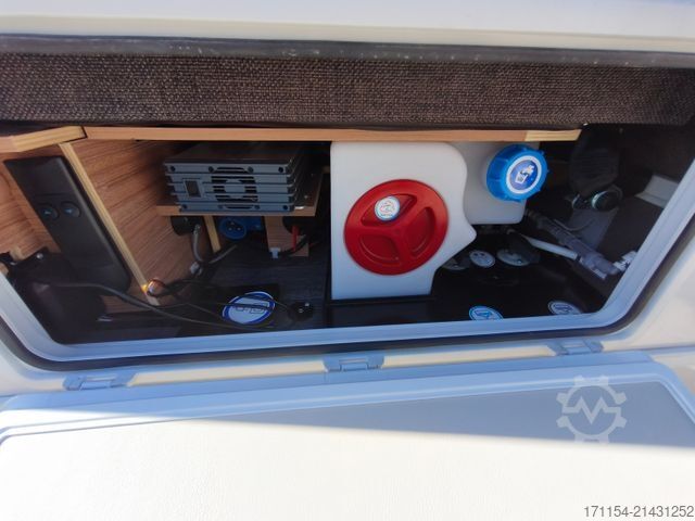 Halvintegrerad husbil WEINSBERG X-Cursion CUV 500 MQ mit slideBett,4 personen