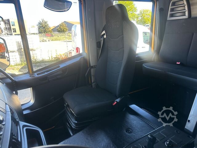 Ponyvával szerelt furgon IVECO 80-21 Eurocargo Doka Pr.&Pl.6 Sitzer Euro6 Klima