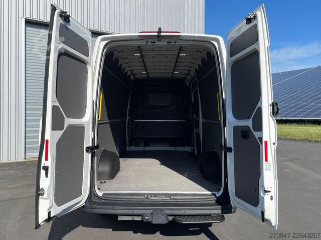 Hög tak skåpbil VW Crafter Kasten 35 L4H3 NAV AHK äden