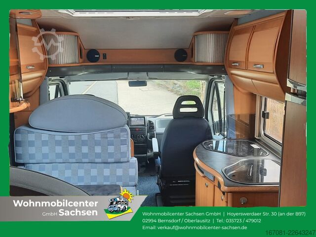 Halvintegrerad husbil LMC Liberty 690