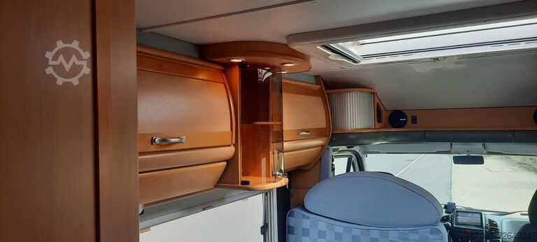 Halvintegrerad husbil LMC Liberty 690
