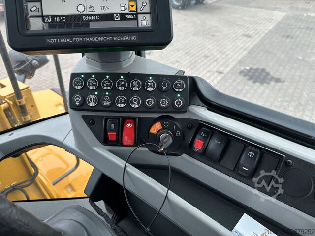 Hjullastare CATERPILLAR 930M Radlader mit Schaufel 2.090 BTH