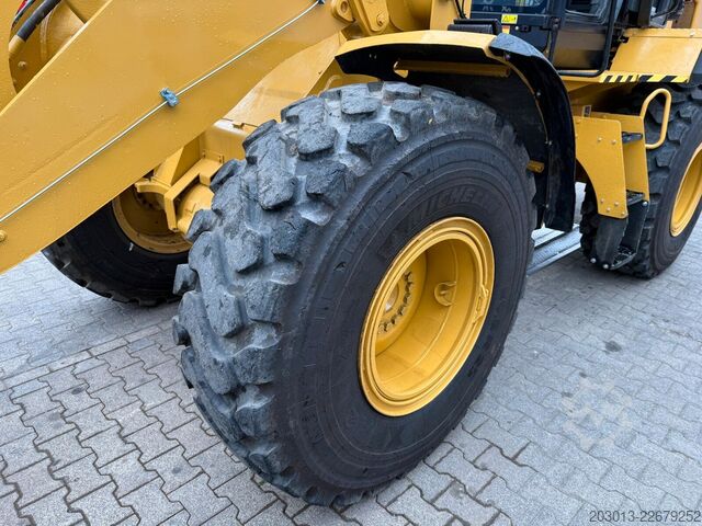 Hjullastare CATERPILLAR 930M Radlader mit Schaufel 2.090 BTH