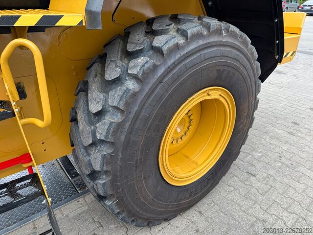 Hjullastare CATERPILLAR 930M Radlader mit Schaufel 2.090 BTH