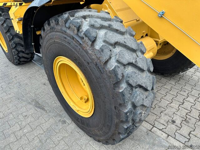 Hjullastare CATERPILLAR 930M Radlader mit Schaufel 2.090 BTH