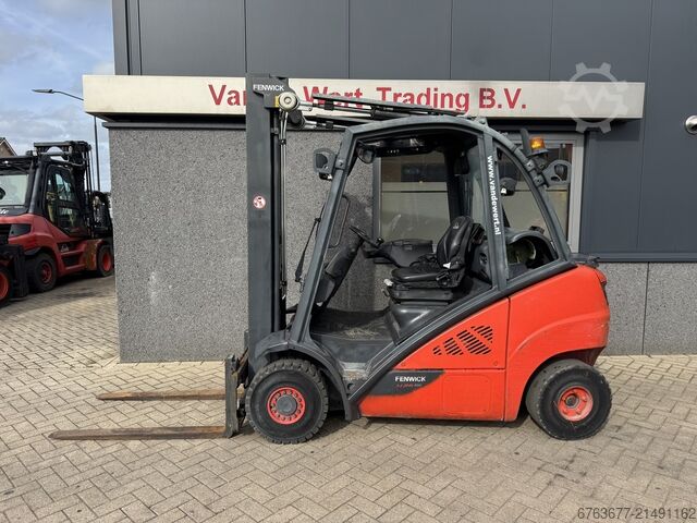 Linde H25T-02 Triplex 550 frilyft sidoförskjutning 4:e funktion 2015 9100 timmar LPG LINDE H25T-02 Triplo 550 freelift sideshift 4e functie 2015 9100uur LPG