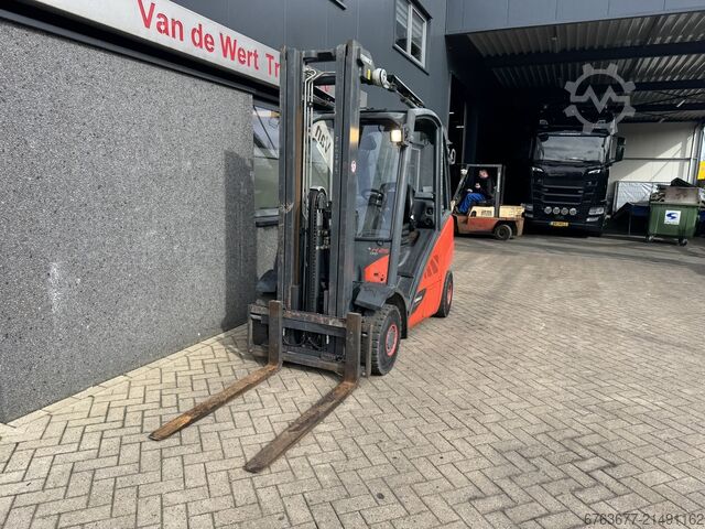 Linde H25T-02 Triplex 550 frilyft sidoförskjutning 4:e funktion 2015 9100 timmar LPG LINDE H25T-02 Triplo 550 freelift sideshift 4e functie 2015 9100uur LPG