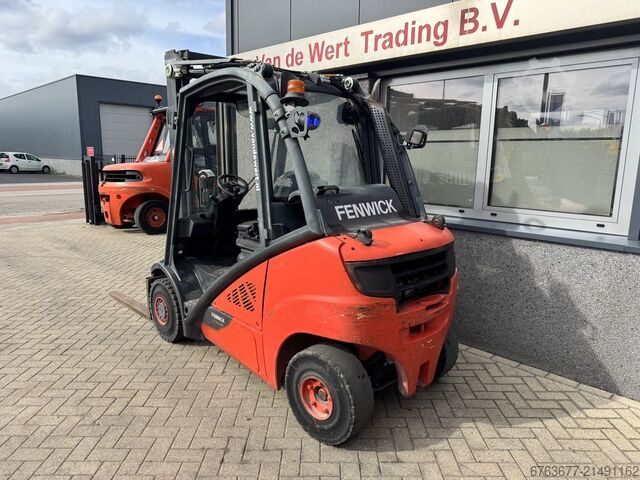 Linde H25T-02 Triplex 550 frilyft sidoförskjutning 4:e funktion 2015 9100 timmar LPG LINDE H25T-02 Triplo 550 freelift sideshift 4e functie 2015 9100uur LPG