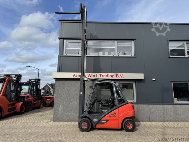 Linde H25T-02 Triplex 550 frilyft sidoförskjutning 4:e funktion 2015 9100 timmar LPG LINDE H25T-02 Triplo 550 freelift sideshift 4e functie 2015 9100uur LPG