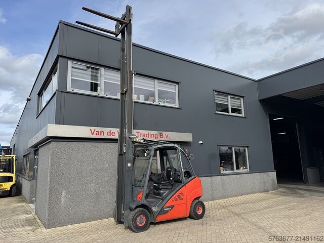 Linde H25T-02 Triplex 550 frilyft sidoförskjutning 4:e funktion 2015 9100 timmar LPG LINDE H25T-02 Triplo 550 freelift sideshift 4e functie 2015 9100uur LPG