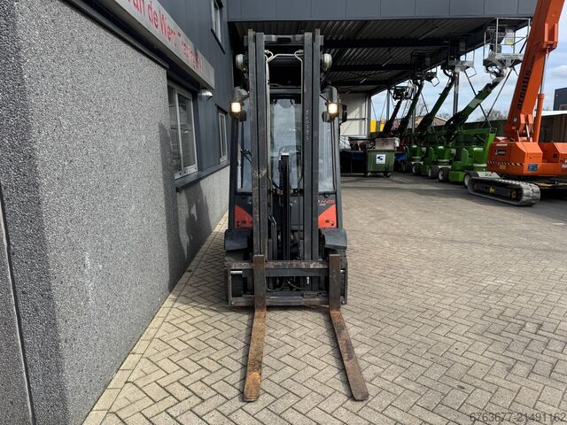 Linde H25T-02 Triplex 550 frilyft sidoförskjutning 4:e funktion 2015 9100 timmar LPG LINDE H25T-02 Triplo 550 freelift sideshift 4e functie 2015 9100uur LPG