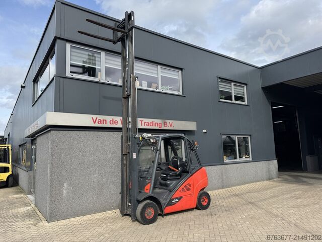 Linde H20D-02/600 tripla 465 Freelift / oldalmozgató / 4. funkció 2017 DÍZEL 73500 óra LINDE H20D-02/600 triplo 465 Freelift / Sideshift /  4e functie 2017 DIESEL 73500uur
