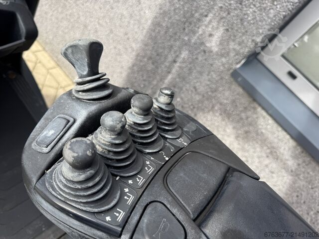 Linde H20D-02/600 tripla 465 Freelift / oldalmozgató / 4. funkció 2017 DÍZEL 73500 óra LINDE H20D-02/600 triplo 465 Freelift / Sideshift /  4e functie 2017 DIESEL 73500uur