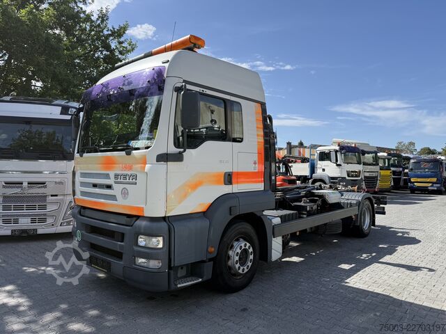 Wywrotka MAN TGA 18.360 / Steyr 18S36 Rotes Kreuz