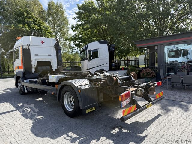 Wywrotka MAN TGA 18.360 / Steyr 18S36 Rotes Kreuz