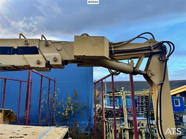 Grue tout-terrain Moelven 694 w/ 2 extensions and 2 hooks.