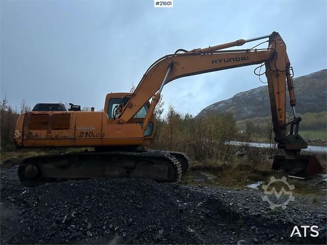 Pelle sur chenilles Hyundai Robex 210LC- 3H excavator w/ 5 buckets. Replaced t