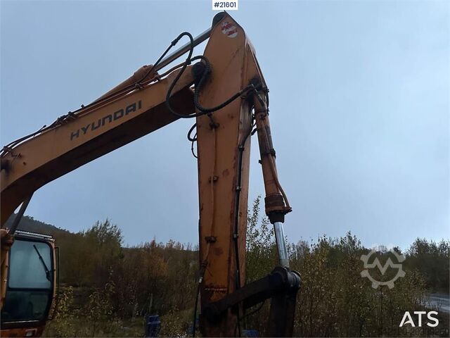 Pelle sur chenilles Hyundai Robex 210LC- 3H excavator w/ 5 buckets. Replaced t