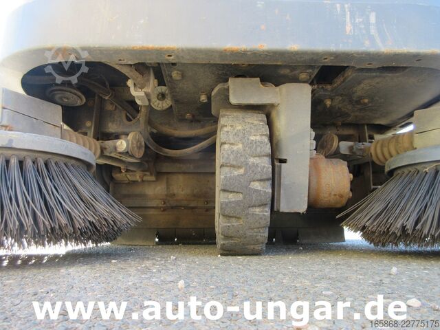 οδοκαθαριστικό μηχάνημα Hako Jonas 980VH Benzin Parkplatzkehrmaschine