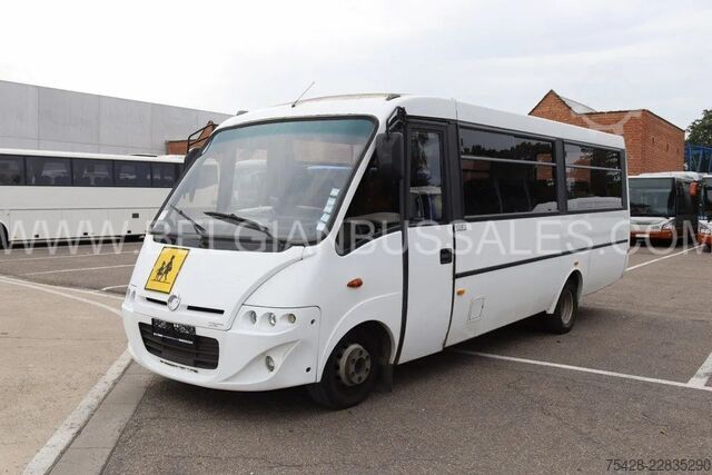 Kleinbus Iveco Thesi / Automatic gear box / Retarder / Lift