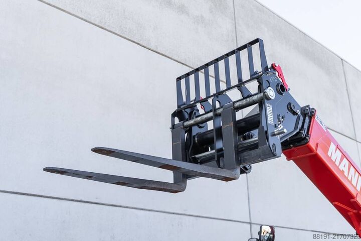 Teleszkópos rakodó Manitou MT 930
