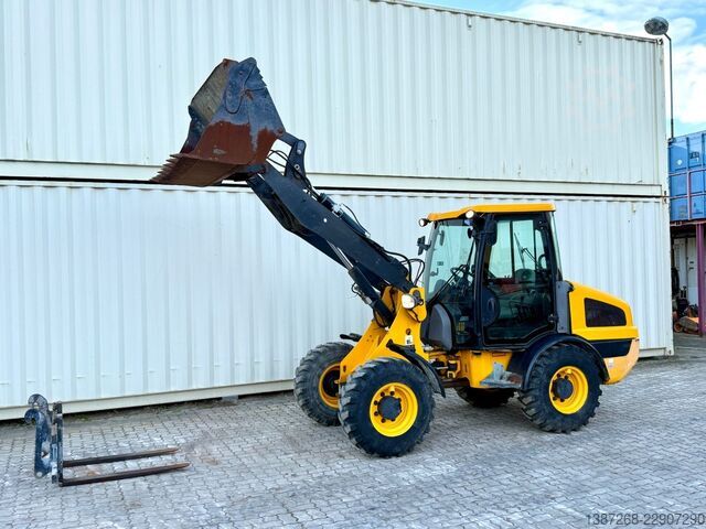 Chargeuse sur pneus JCB 406 / 2018 BJ / 2.320 H / Schaufel + Gabel