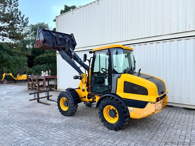 Chargeuse sur pneus JCB 406 / 2018 BJ / 2.320 H / Schaufel + Gabel
