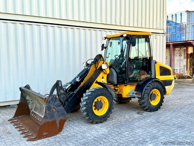 Chargeuse sur pneus JCB 406 / 2018 BJ / 2.320 H / Schaufel + Gabel
