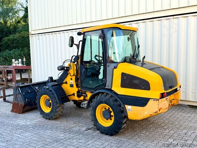 Chargeuse sur pneus JCB 406 / 2018 BJ / 2.320 H / Schaufel + Gabel