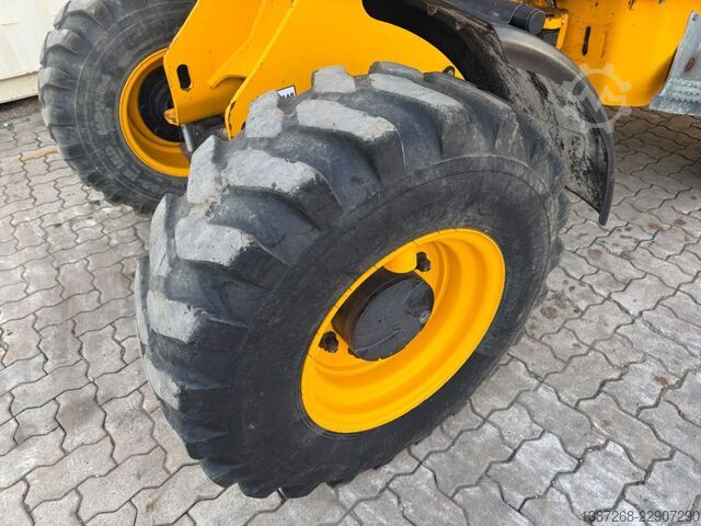 Chargeuse sur pneus JCB 406 / 2018 BJ / 2.320 H / Schaufel + Gabel