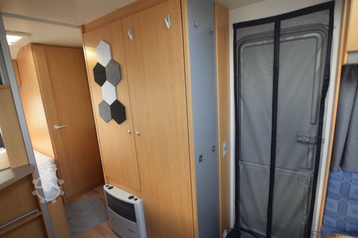 Caravana KNAUS Südwind 500 mit Markise und Mover