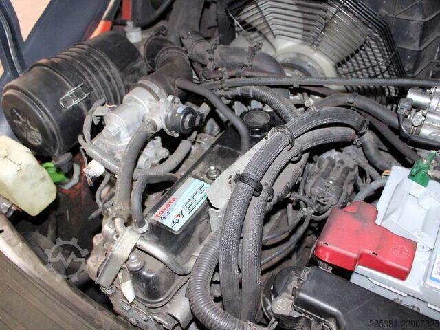 Carrello elevatore GPL Toyota 02-8 FGF 25