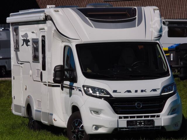 Półzintegrowany kamper LAIKA Ecovip 329, Längsbetten/Hubbett