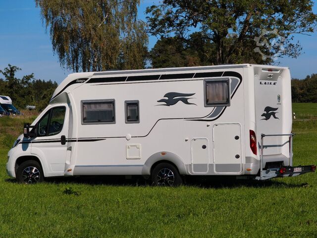 Półzintegrowany kamper LAIKA Ecovip 329, Längsbetten/Hubbett