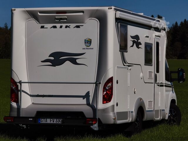 Półzintegrowany kamper LAIKA Ecovip 329, Längsbetten/Hubbett