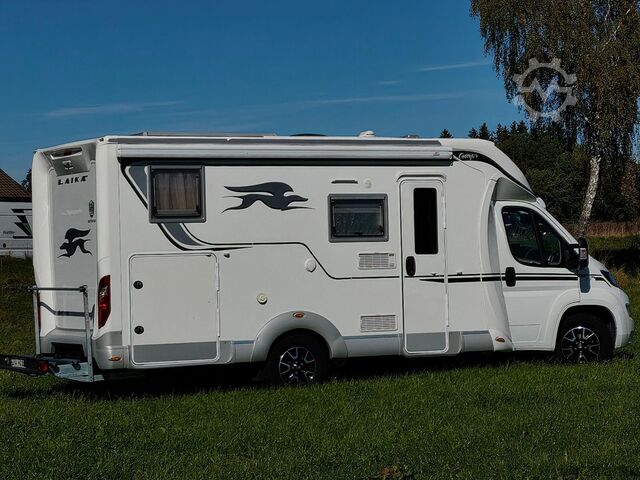 Półzintegrowany kamper LAIKA Ecovip 329, Längsbetten/Hubbett